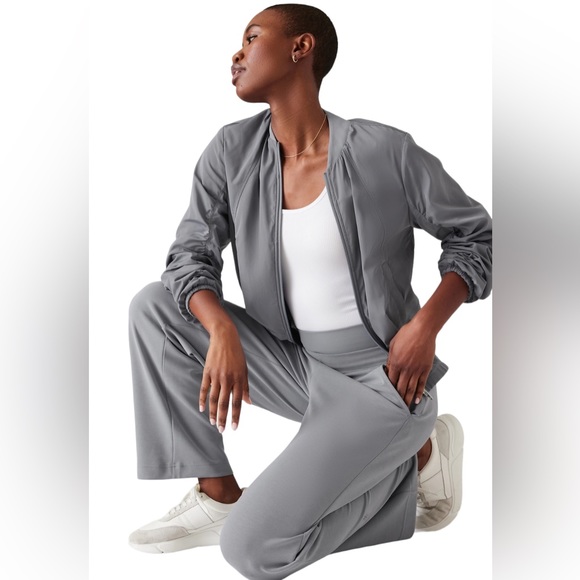 Athleta Seasoft Pants, Women’s Size Medium Petite- Color: Coastline Blue NWT - Picture 2 of 6